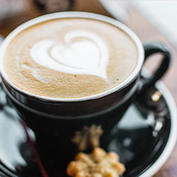 杏吧app下载深度揭秘：爆料风波背后，主持人在机场贵宾室的角色瞬间令人意外